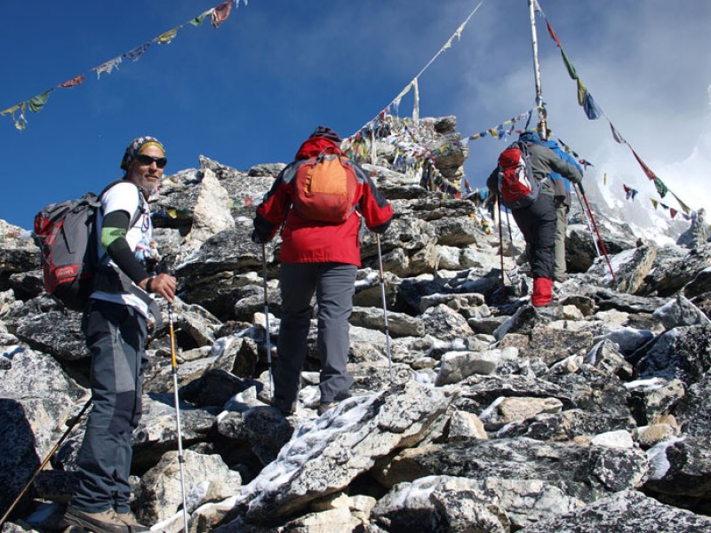 everest-base-camp-via-gokyo-chola-pass-trek