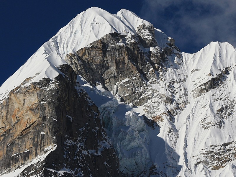 lobuche-east-climbing